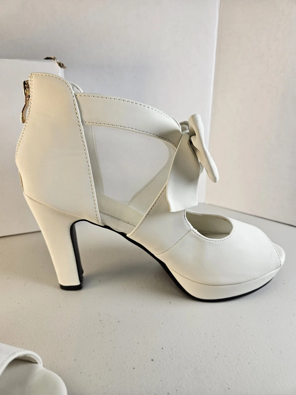 Women’s White Peep-Toe Bow Platform Heels Size 9 EURO 40